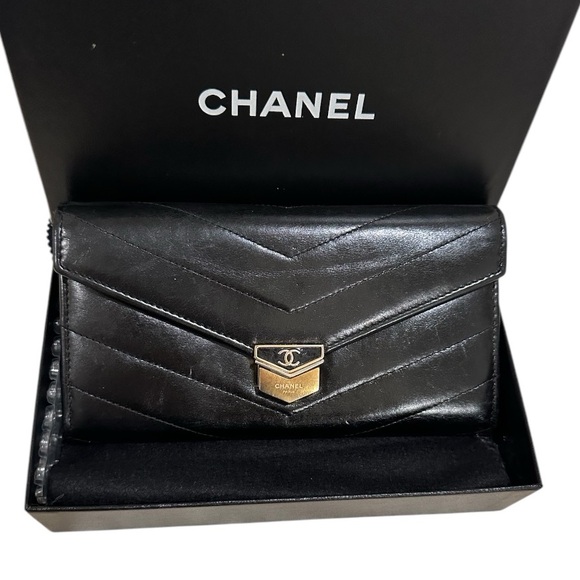 CHANEL CC Lambskin Leather Chevron Flap Wallet - Picture 1 of 7
